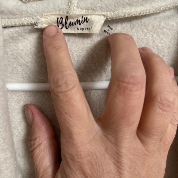 Shacket - Picture 2 of 3